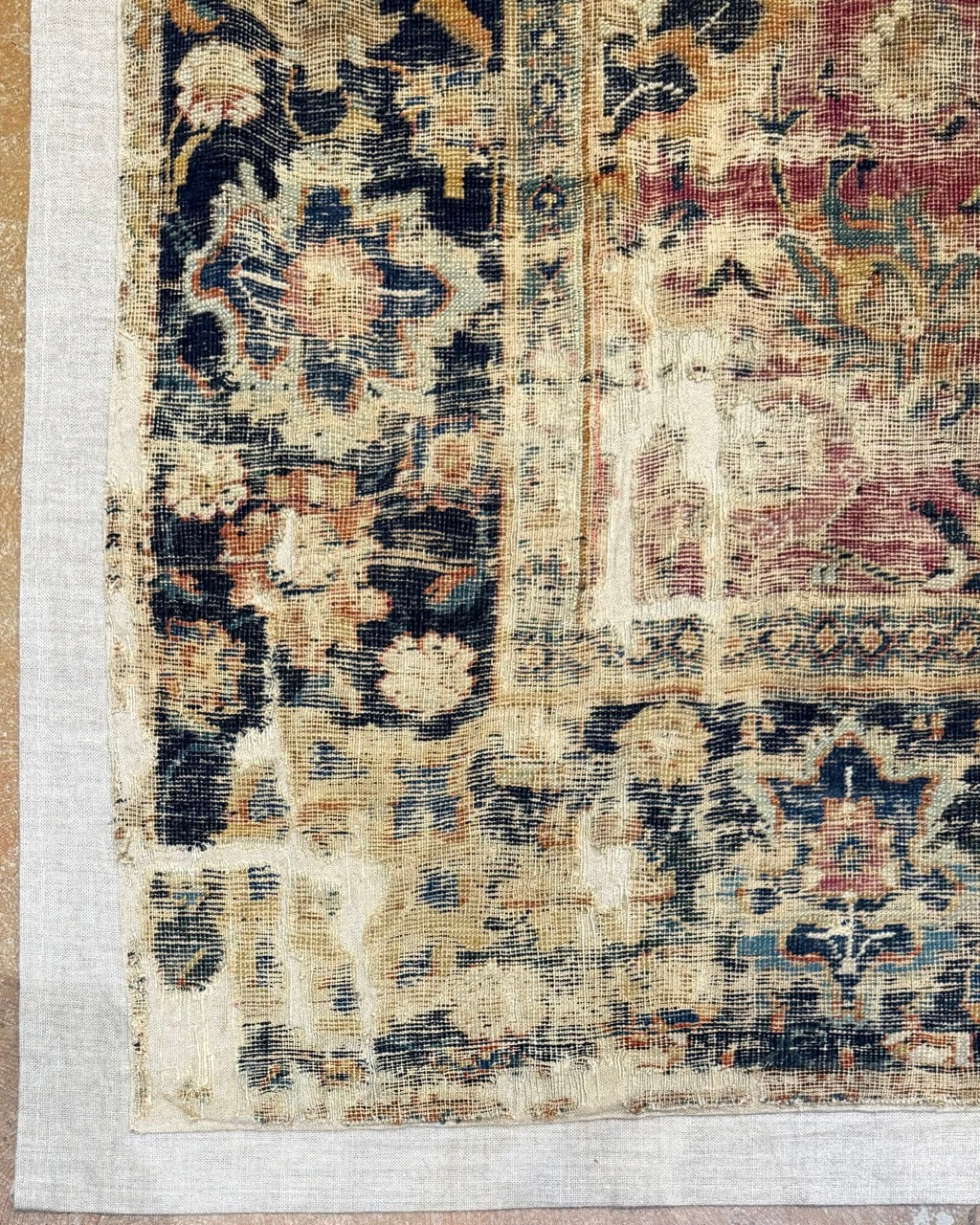 16th century Safavid Isfahan rug 30017