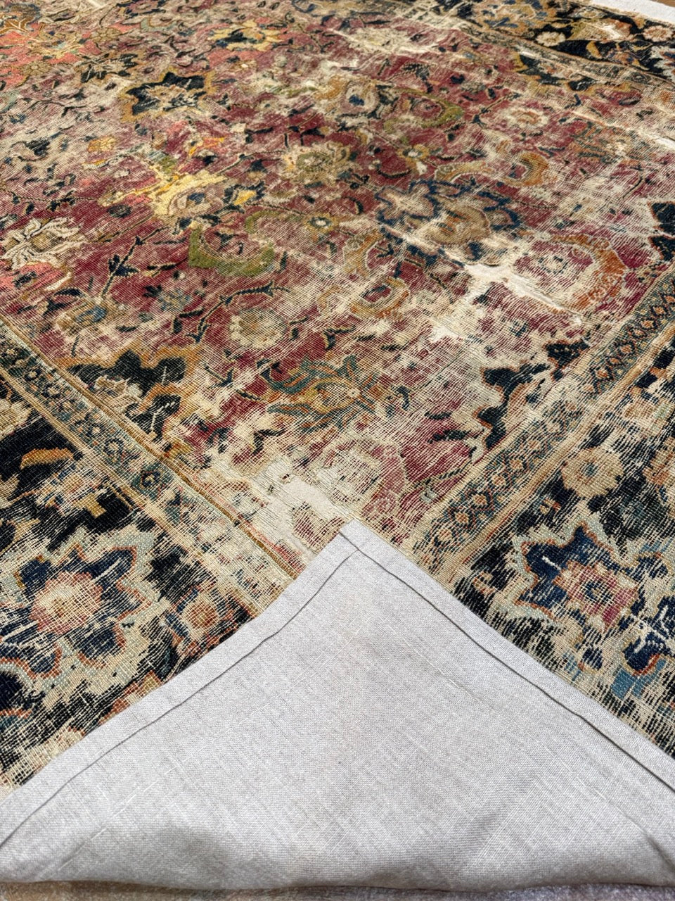 16th century Safavid Isfahan rug 30017