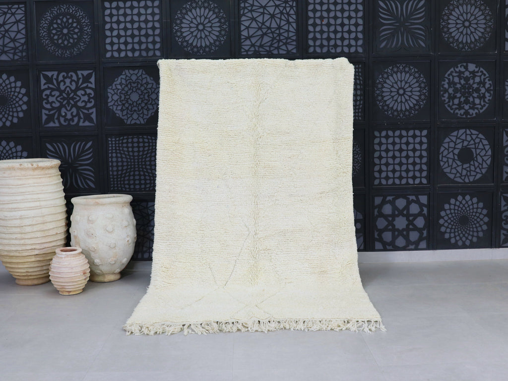 ivory white Moroccan Rug - 5x8 - A60