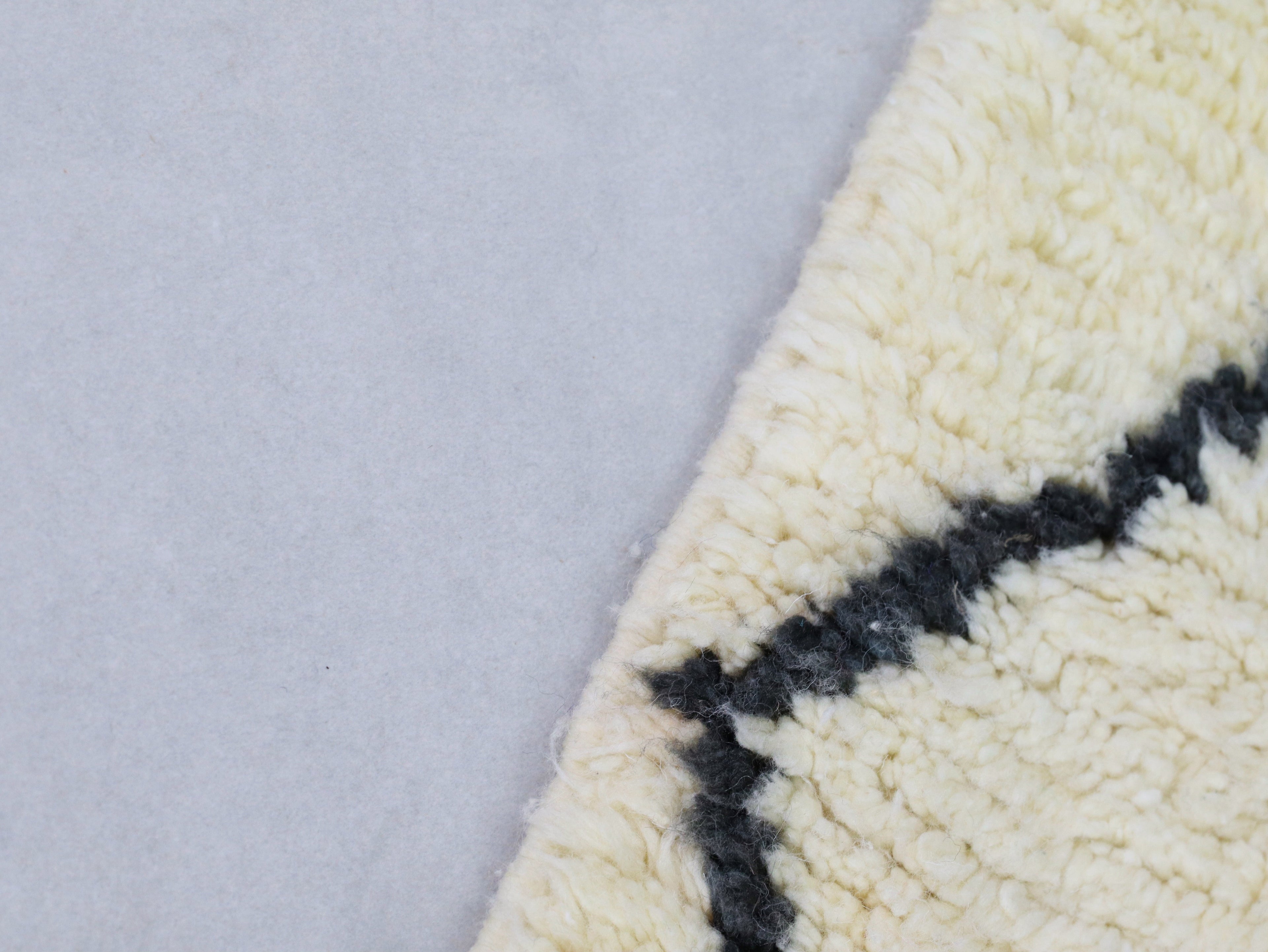 ivory white Moroccan Rug - 4x7 - A59